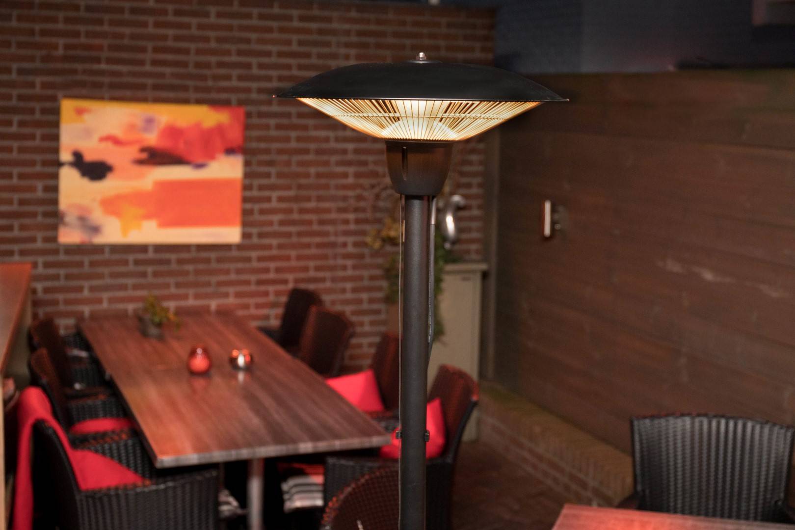 Sunred – Barcelona - Bright lijn - Zwart – Staand model - Terrasverwarmer - Infraroodstraling - 1500-3