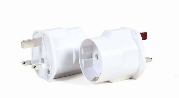 Gembird A-AC-EUFUKM-01 Wisselstroomadapter, EU Schuko-stopcontact naar UK-stekker, 13 A