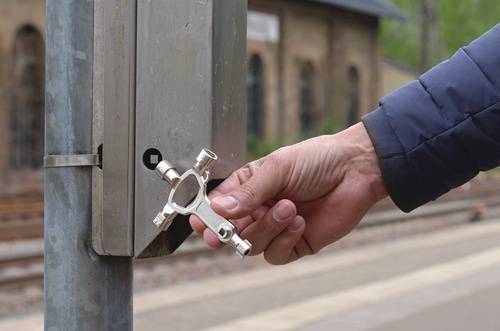 Schakelkastsleutel 9 functies geïntegreerde flesopener TECWERK-2