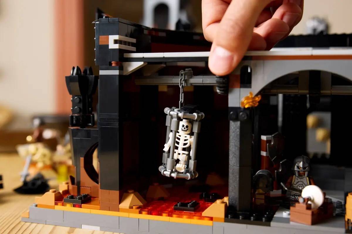 LEGO ICONEN 10333 De Heer van de Ringen: Barad dûr-2