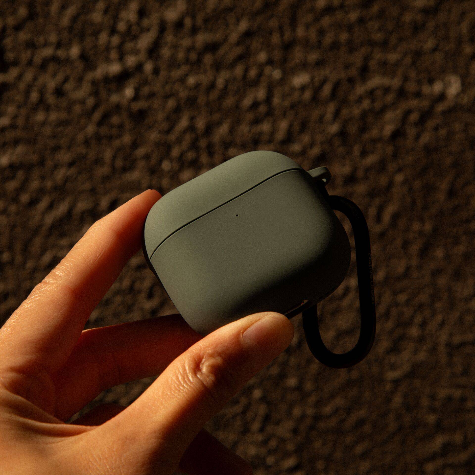 Native Union Active AirPods 4e generatie siliconen hoesje zandsteen-1