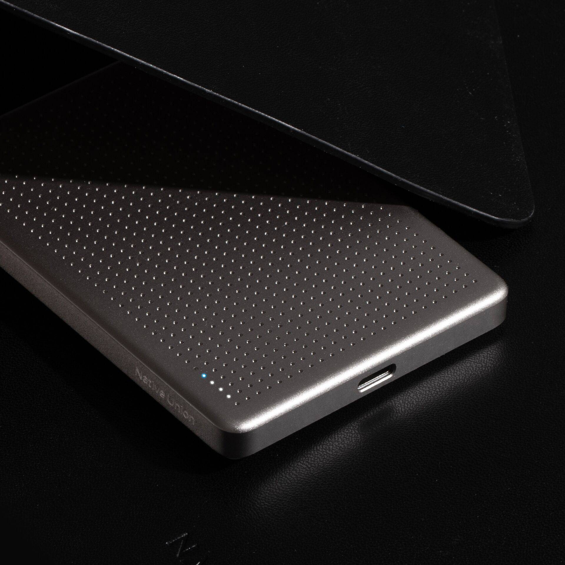 Native Union Active MagSafe Powerbank 5000 mAh Zwart-4
