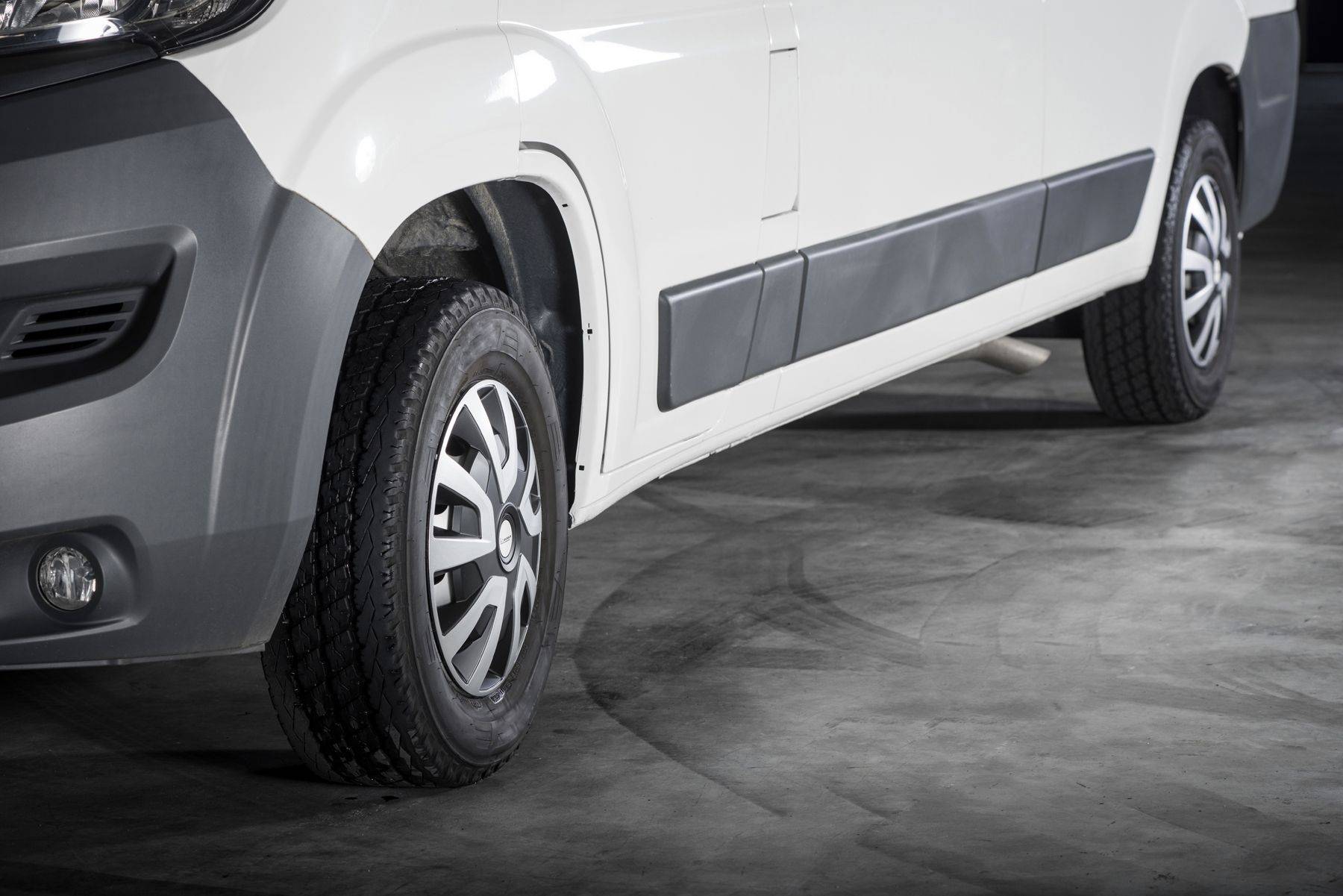 MICHELIN Set van 4-wieltrims - 15 - NVS speciale hulpprogramma's-1