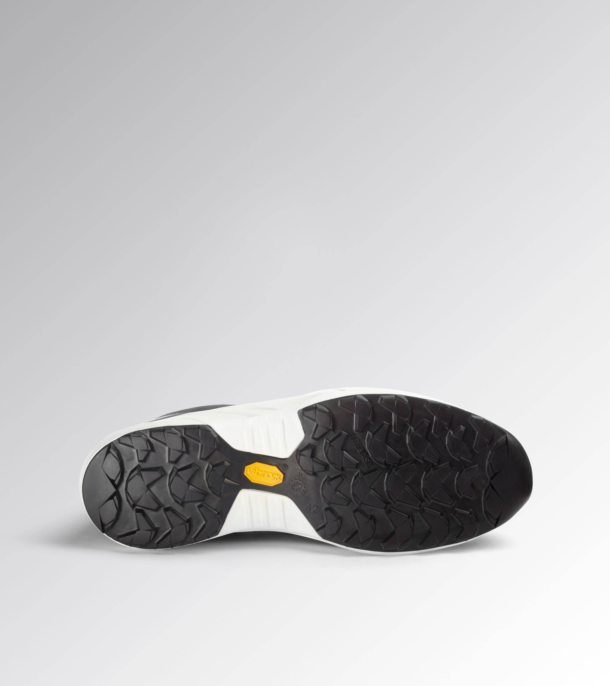 Diadora FLY LT MTX LOW S3L FO SR SC black/white 39-3
