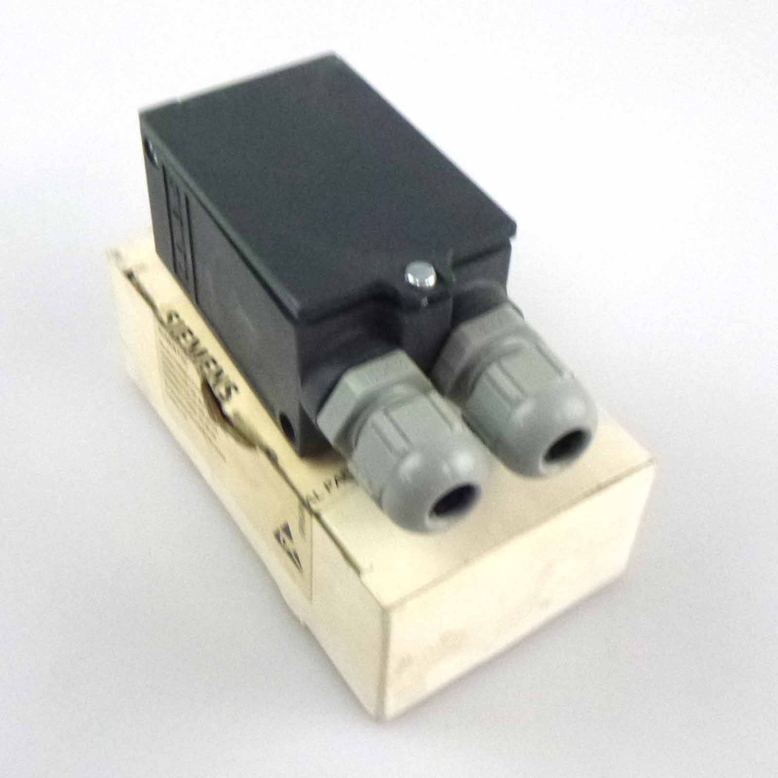 Siemens - 6ES5762-1AA31 - SINEC L2 BUS CONNECTOR FOR ET 200K, IP65, FOR CONNECTION TO-0