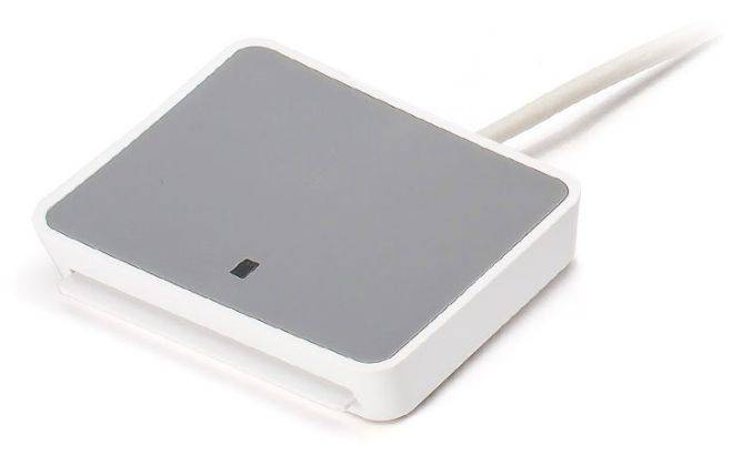 De Identiv uTrust 2700 R Contact Smart Card Reader is een CAC- en PIV-gecertificeerde USB-lezer die naadloos werkt met m-0