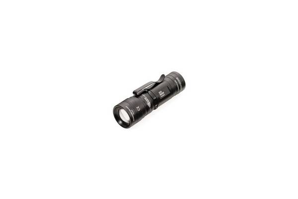 TROIKA ECO BEAM Zwarte Zaklamp met magnetische bevestiging LED