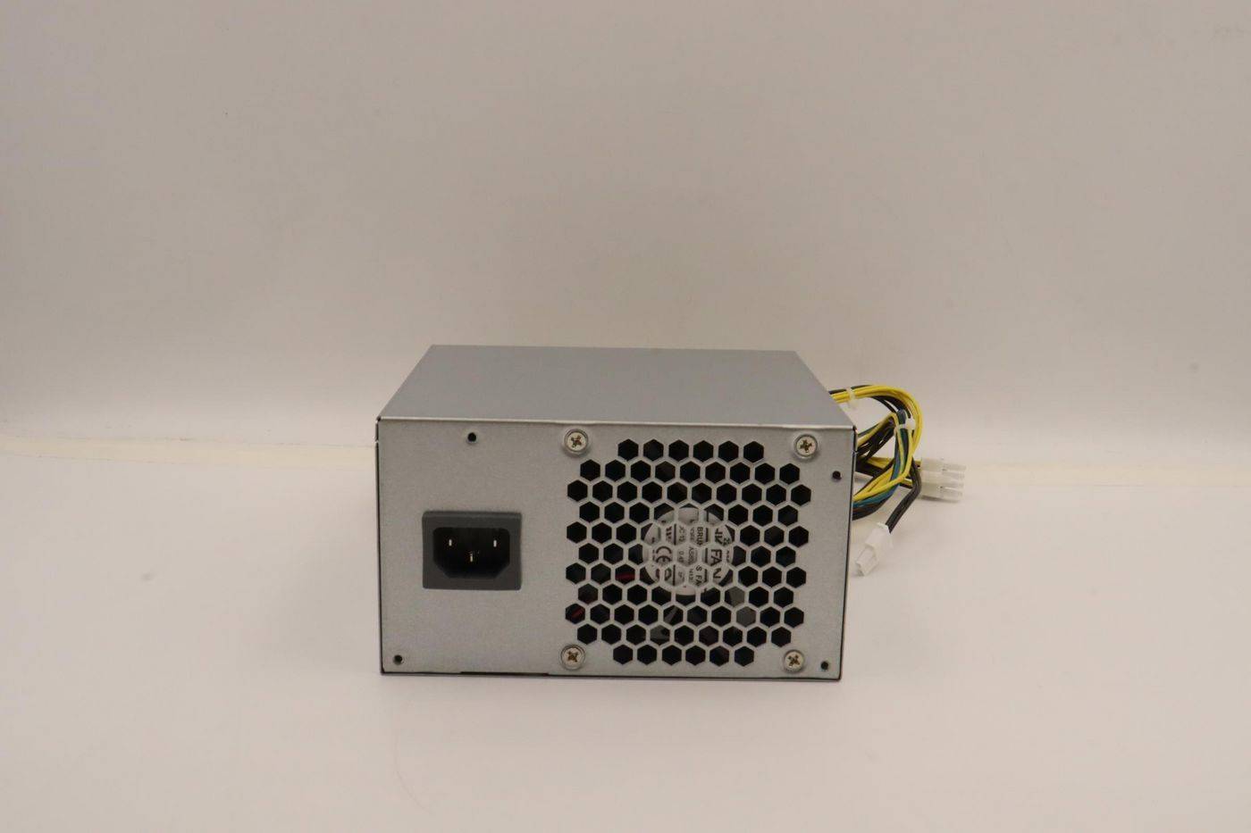 Lenovo-voeding voor desktop-pc's, 500W uitgangsvermogen, 100-240Vac ingangsspanning, 92% rendement volgens de TCO9.0-sta-2