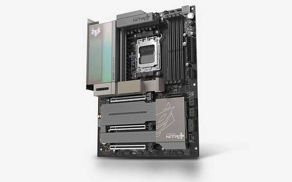 SAPPHIRE NITRO+ X870EA WIFI7 moederbord