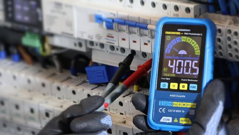 CAT III 600V true rms zakmultimeter-2