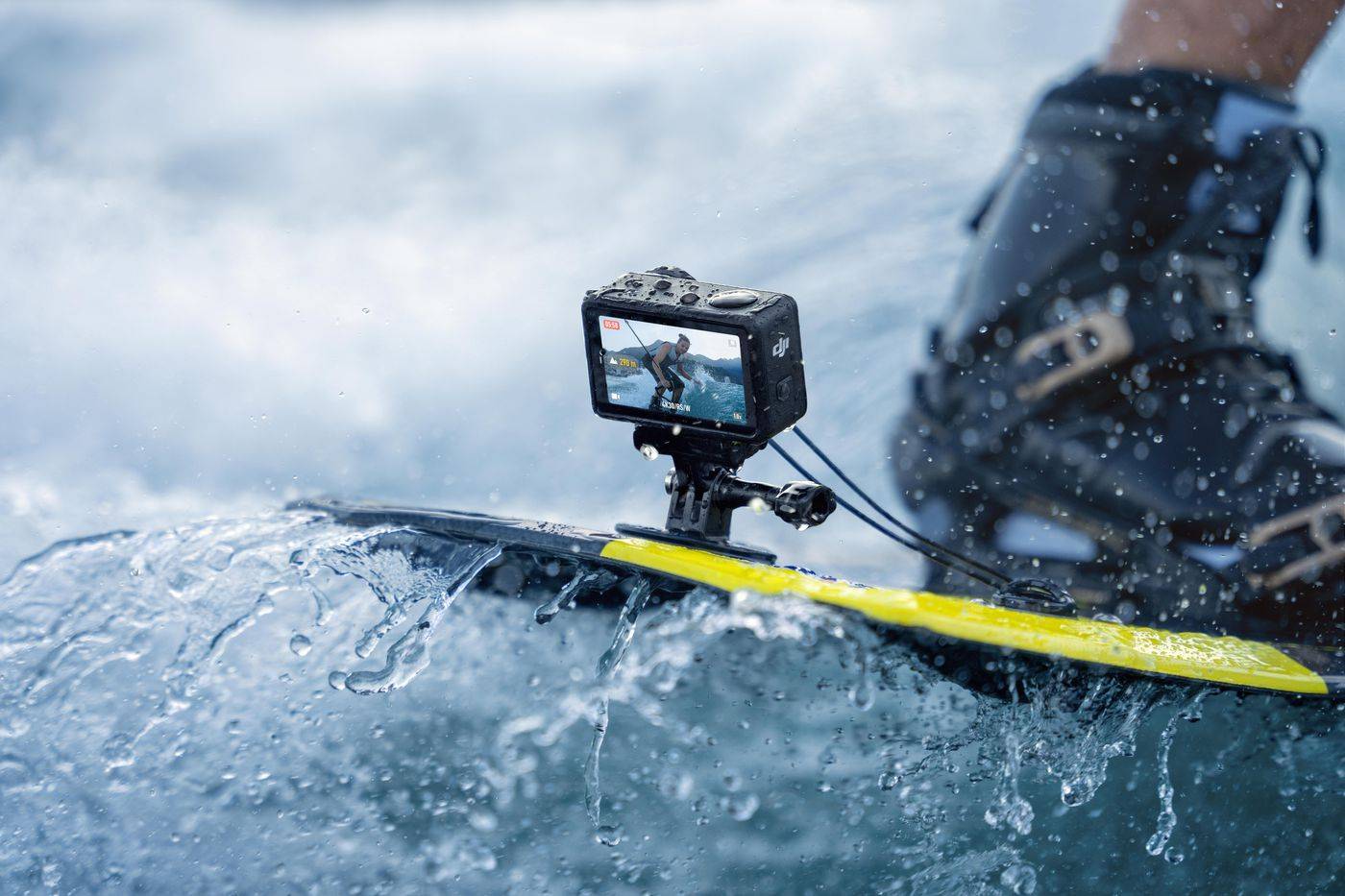 DJI 1/1,3-inch CMOS, 1,46-inch 331 ppi 342×342, microSD, 1950 mAh, 70,5×44,2×32,8 mm, 146 g-4