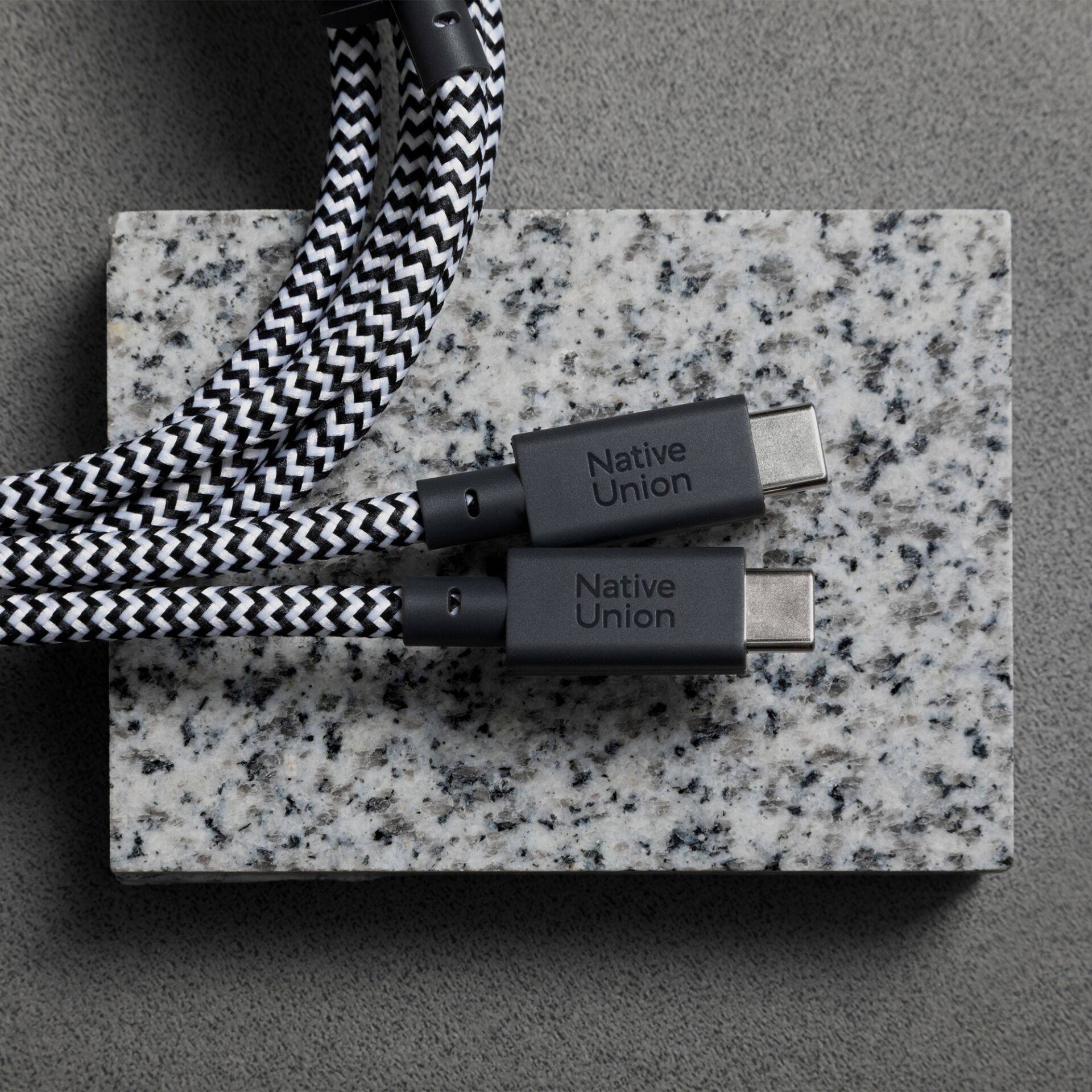 Native Union Belt Cable 140W USB-C naar USB-C 2m Zebra-1