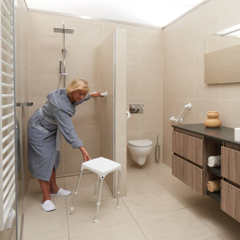 Secucare Douchekrukje 4 Poten Hoogte 40Cm.-1