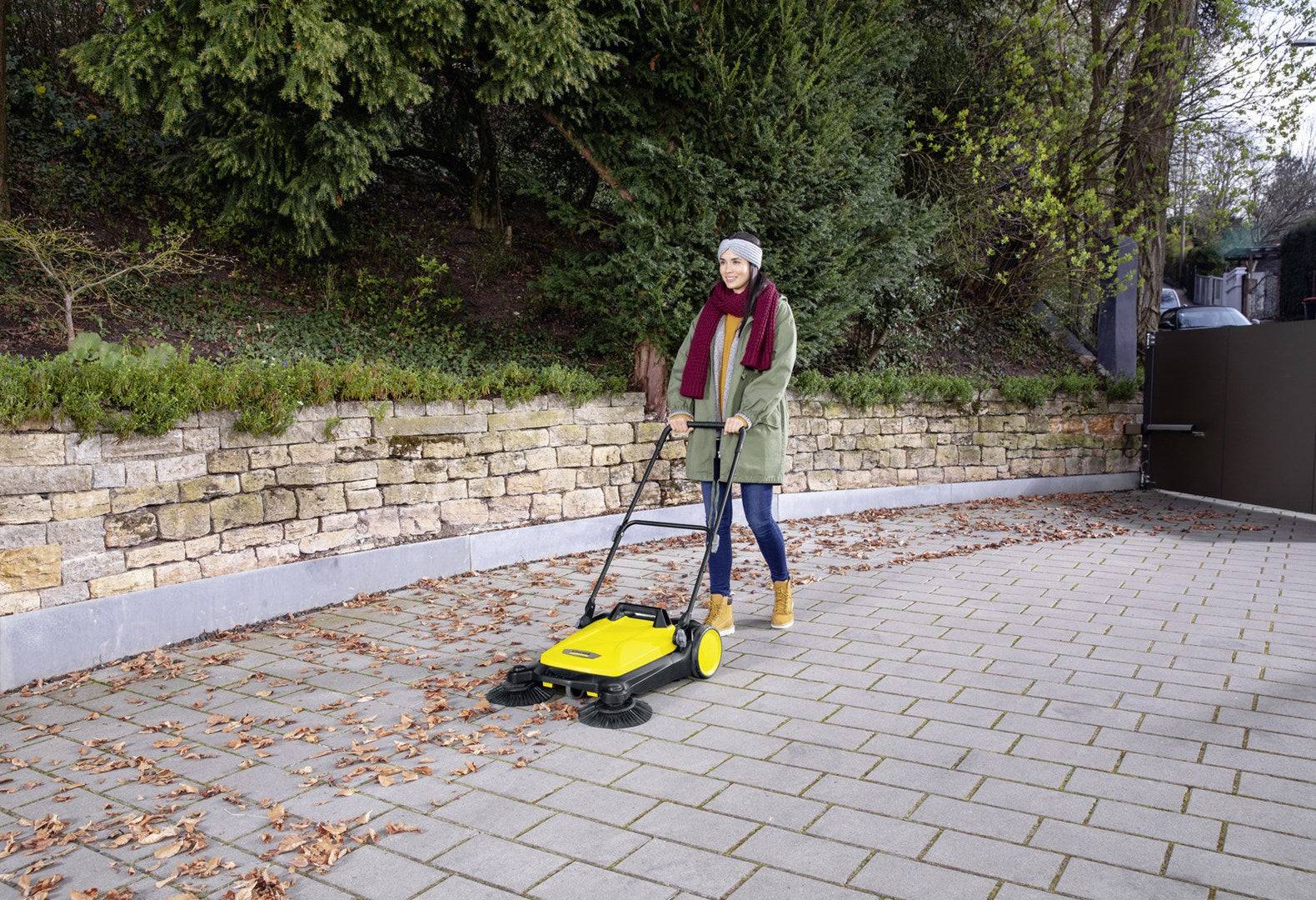 KARCHER S 4 Twin Mechanische Veegmachine 20 L 2400 m²/u-1