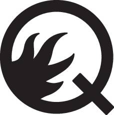 Een wit symbool op een zwarte achtergrond toont een hand met vuurvlammen binnen een cirkel. Links onderaan een gestileerde "Q".