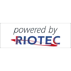 'powered by RIOTEC' in gestileerde letters op een zwarte achtergrond.