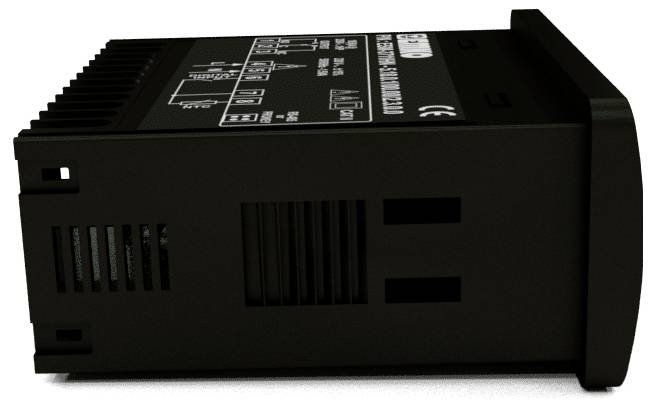 Czarny elektroniczny przyrząd ze szczegółowo oznaczonymi elementami sterującymi i otworami wentylacyjnymi, przeznaczony do zastosowań w automatyce przemysłowej, umieszczony w pozycji poziomej.