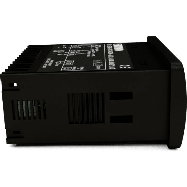 Prostokątne, czarne urządzenie elektroniczne, prawdopodobnie regulator termostatu, z otworami wentylacyjnymi i szczegółami technicznymi na górnej powierzchni.