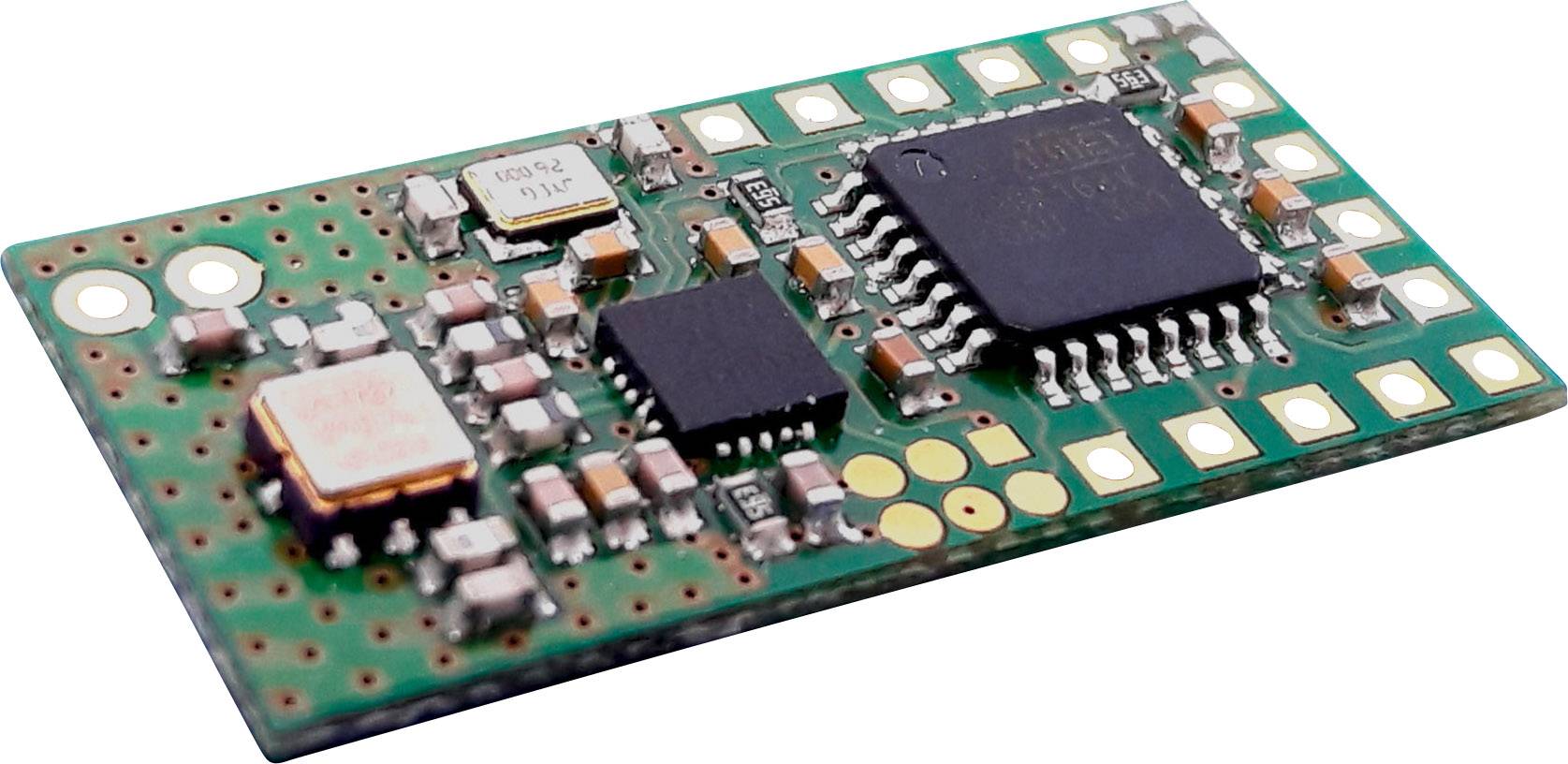 Zielony mikroukład scalony z wieloma zintegrowanymi obwodami i elementami elektronicznymi na płytce drukowanej. Odpowiedni do zastosowań technicznych.