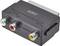 Adapter Scart z trzema złączami RCA do wyjścia audio i wideo, oznaczony napisem 'OUTPUT'. Po lewej stronie białe złącze dla dźwięku, pośrodku czerwone złącze dla dźwięku, po prawej stronie żółte złącze dla wideo.