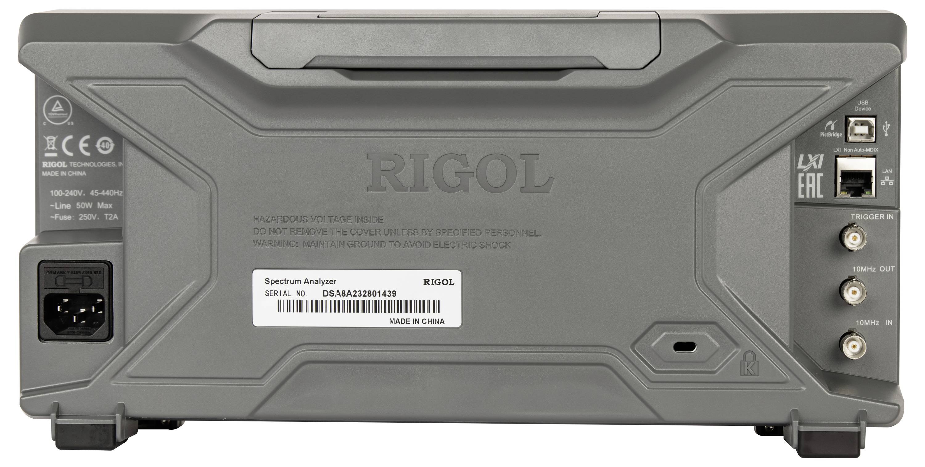 Tylna strona analizatora widma z możliwościami podłączenia: złącze zasilania po lewej stronie, złącza Ethernet i wyzwalania po prawej stronie. Widoczny numer modelu i oznaczenie CE.