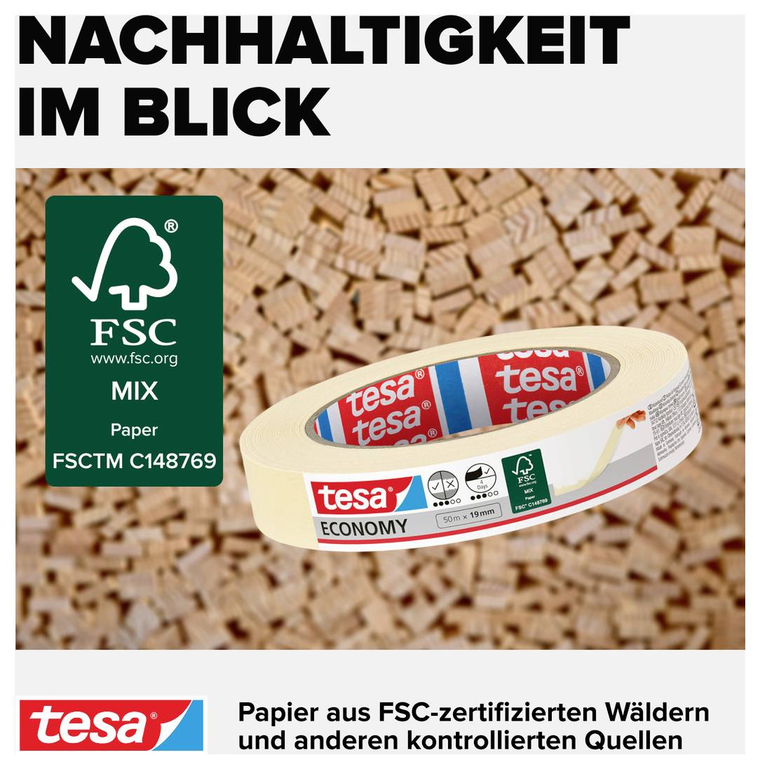 Rolka taśmy klejącej na drewnianym tle. Tekst: 'Ze zrównoważonym rozwojem w centrum uwagi'. Logo: certyfikat FSC, źródło podane w pozycji pionowej.