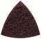 Trójkątny pad ścierny o brązowej, włóknistej strukturze do obróbki powierzchni.