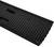 Czarna rampa z tworzywa sztucznego z równoległymi rowkami; odpowiednia do użycia przy krawężnikach lub rampach załadowczych.