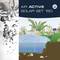 'Ilustracja stawu z panelem słonecznym i pompą; przedstawiające rośliny wodne, ryby i system energii słonecznej dostarczający tlenu.'