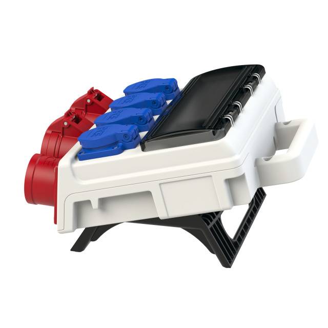 Białe, przenośne urządzenie rozdzielcze z trzema niebieskimi i dwoma czerwonymi gniazdkami, zamontowane na czarnym stojaku.