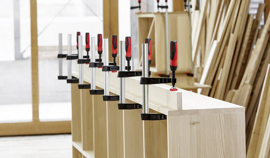 Чавунний столярний гвинтовий зажим TG-2K 200/100 Bessey TG20-2K Максимальна ширина затиску: 200 мм Подача: 100 мм Bessey TG20-2K М