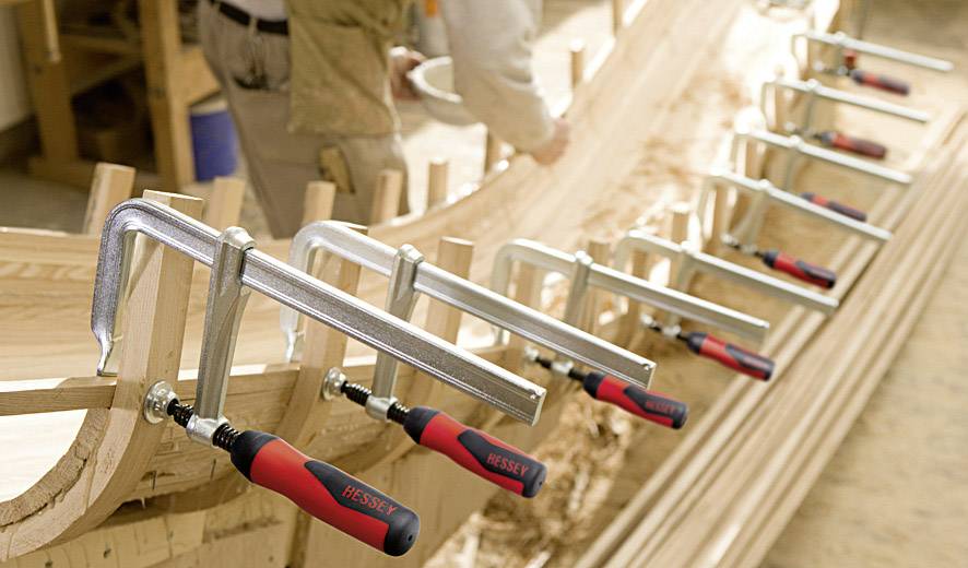 Цільносталевий гвинтовий затискач GZ-2K 400/120 Bessey GZ40-12-2K Максимальна ширина затискання: 400 мм Хід: 120 мм Bessey GZ40-12