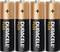Cztery baterie Duracell Plus AA ułożone obok siebie, skierowane dodatnimi biegunami w górę, z charakterystycznymi czarno-miedzianymi obudowami.
