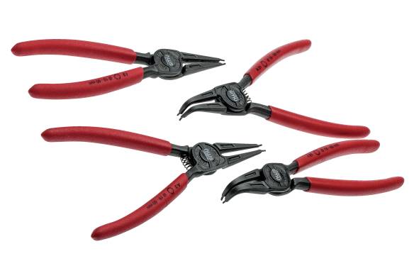 Cztery szczypce z czerwonymi uchwytami ułożone na białym tle, każde z różnie wygięty­mi końcówkami do różnych celów chwytania.