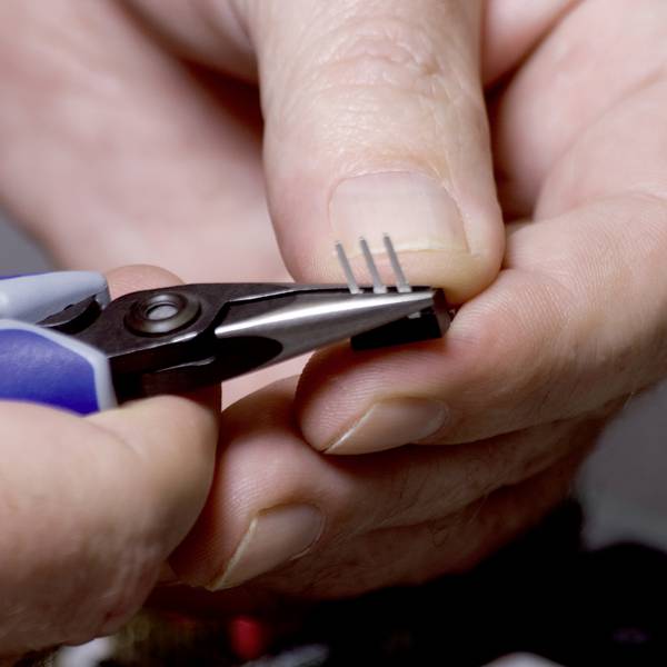 Knipex 34 22 130 dla elektroników i mechaników Szczypce płaskie, okrągłe proste stal łożyskowa chromowo-wanadowa 135 mm