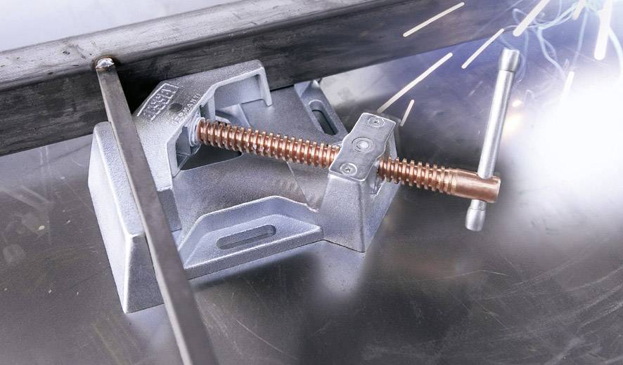 Саморегульовані кутові зварювальні лещата Bessey WSM12 Максимальна ширина затискання: 120 мм Довжина виробу: 290 мм Подача: 100 мм