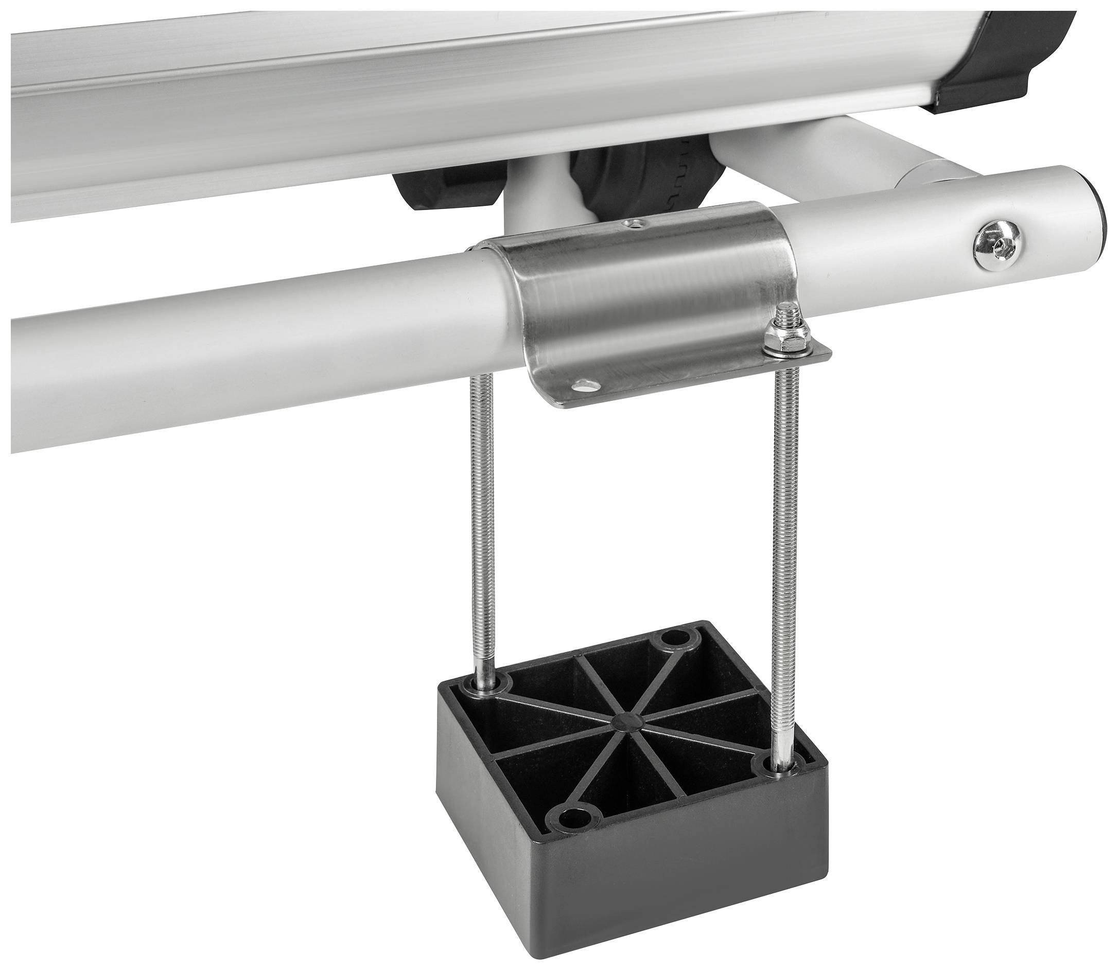 Metalowa obejma mocująca na okrągłym pręcie, wyposażona w dwie pręty gwintowane i kwadratowy uchwyt przy dolnej krawędzi.