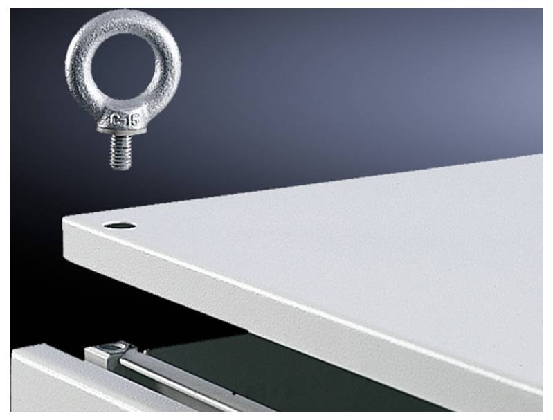 Zbliżenie białej metalowej płyty z otworami. Metalowa śruba z uchem zawieszona jest nad nią. Tło w ciemnoniebieskim kolorze.