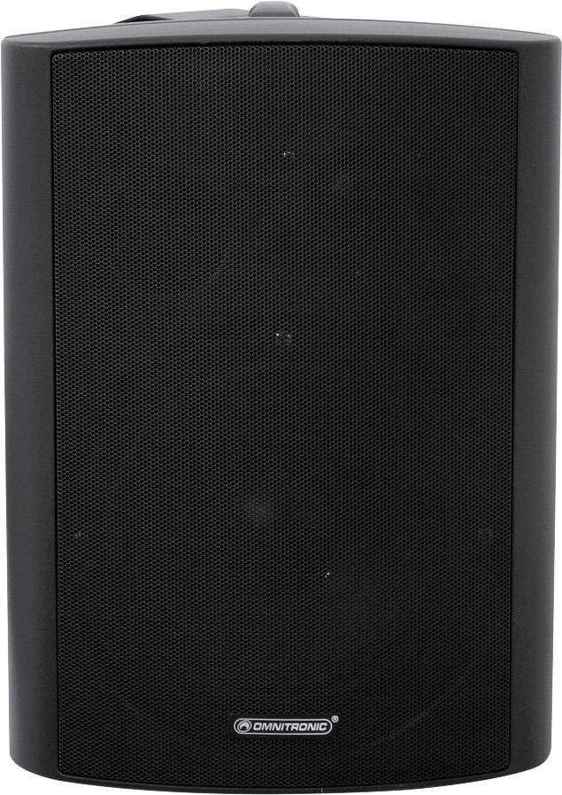 Pojedynczy czarny głośnik o prostej stylistyce, odpowiedni na imprezy lub do użytku domowego. Znak firmowy poniżej.