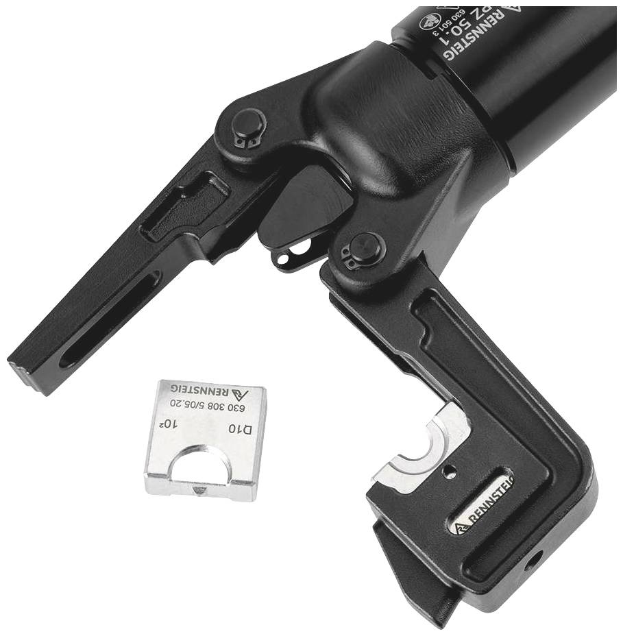 Hydrauliczne narzędzie prasujące wygina kawałek kwadratowego metalu. Narzędzie i kawałek metalu są przedstawione obok siebie.