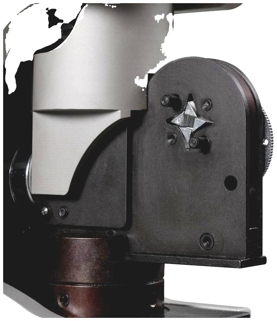 Zbliżenie części mikroskopu z elementem o kształcie gwiazdy.