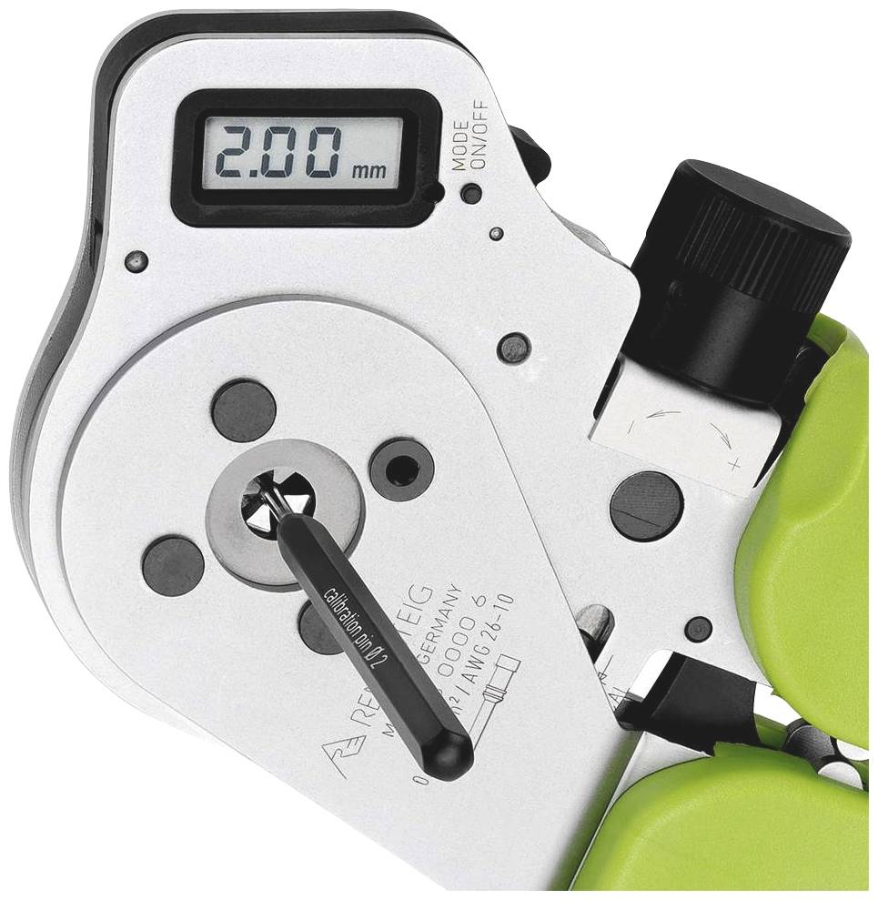 Urządzenie do pomiaru grubości drutu z cyfrowym wyświetlaczem wskazuje '2,00 mm'.