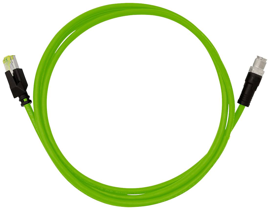 Zielony kabel Ethernet z wtyczką RJ45 po lewej stronie i innym rodzajem wtyczki po prawej stronie, umieszczony na białym tle.