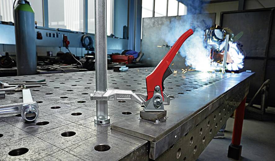 Кріпильний елемент для зварювальних столів TW16K Bessey TW16-20-10K. Максимальна ширина затискання: 200 мм.