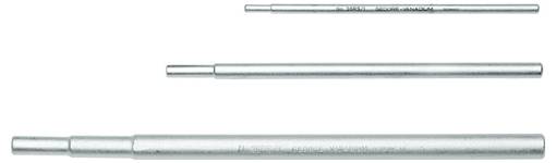 Three metal rods o różnych długościach i grubościach są ułożone poziomo na białym tle.