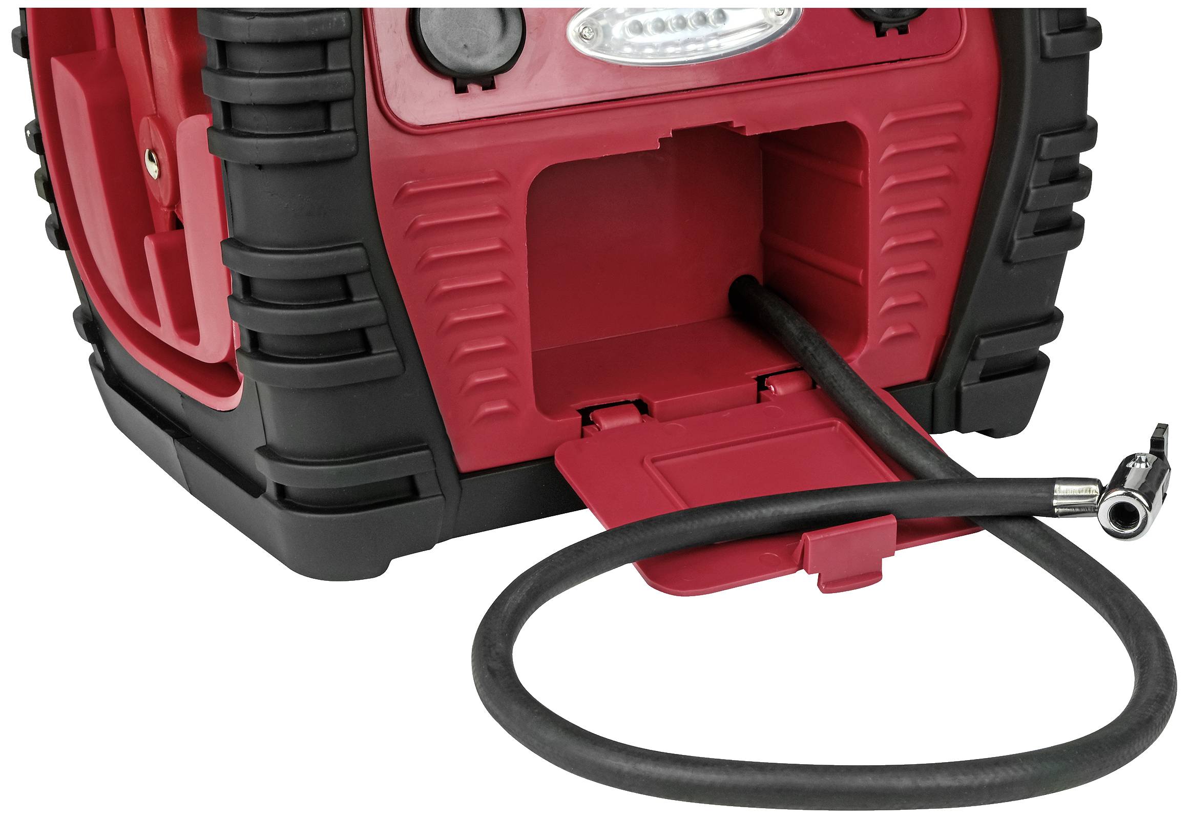 Ręczna, przenośna pompka powietrzna z elastycznym, czarnym przewodem. Odpowiednia do pompowania opon lub sprzętu sportowego.