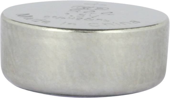 Mała, okrągła bateria guzikowa z metalową obudową, na której powierzchni widoczne są wytłoczone informacje.