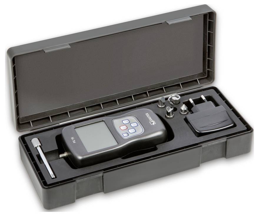 Przenośny cyfrowy miernik ciśnienia w otwartym czarnym pudełku z tworzywa sztucznego wraz z akcesoriami, takimi jak adapter i końcówki.