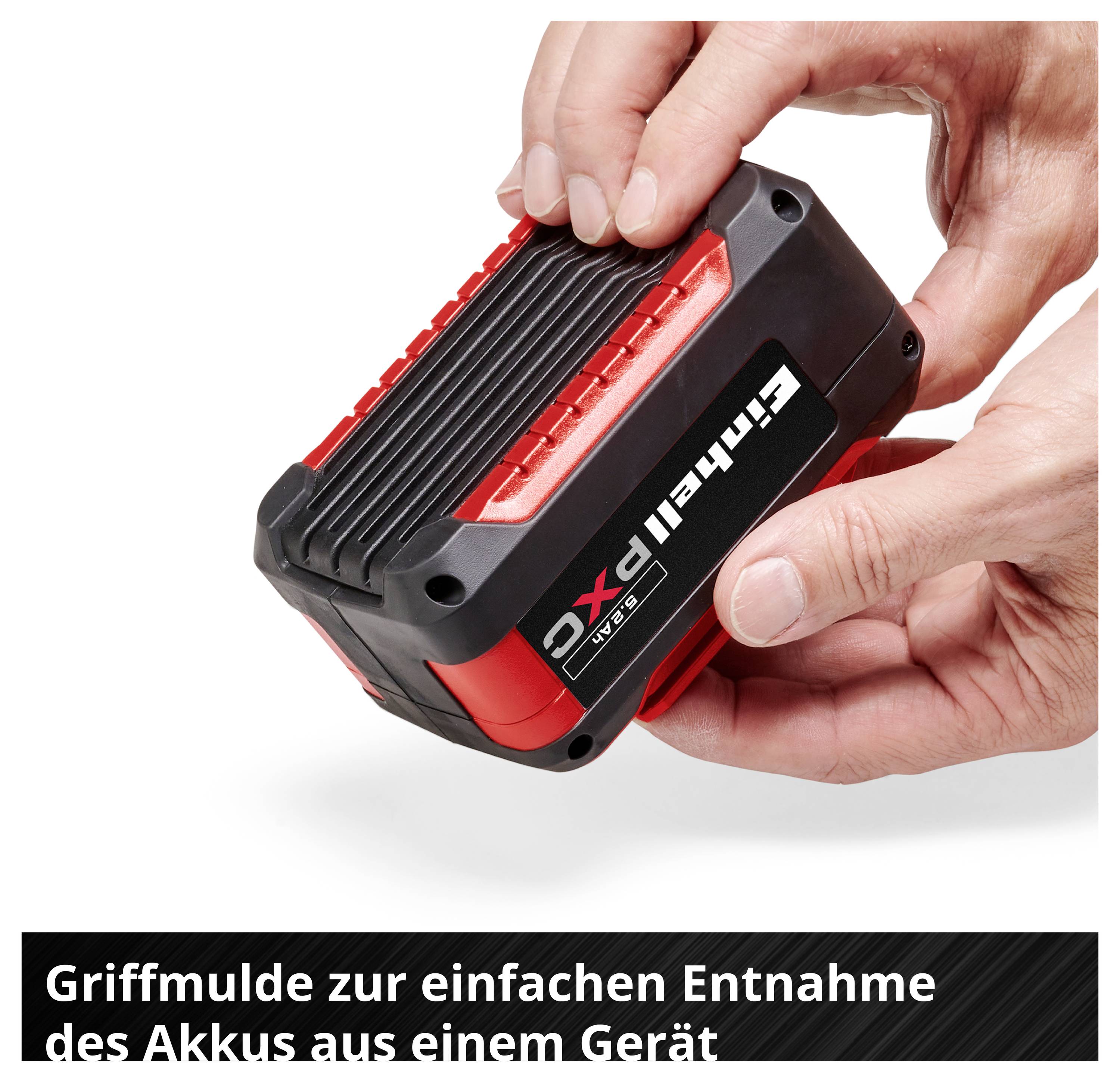 Ręce wyjmują czerwoną i czarną baterię z urządzenia; poniżej napisane jest „Uchwyt ułatwiający łatwe wyjęcie baterii z urządzenia".