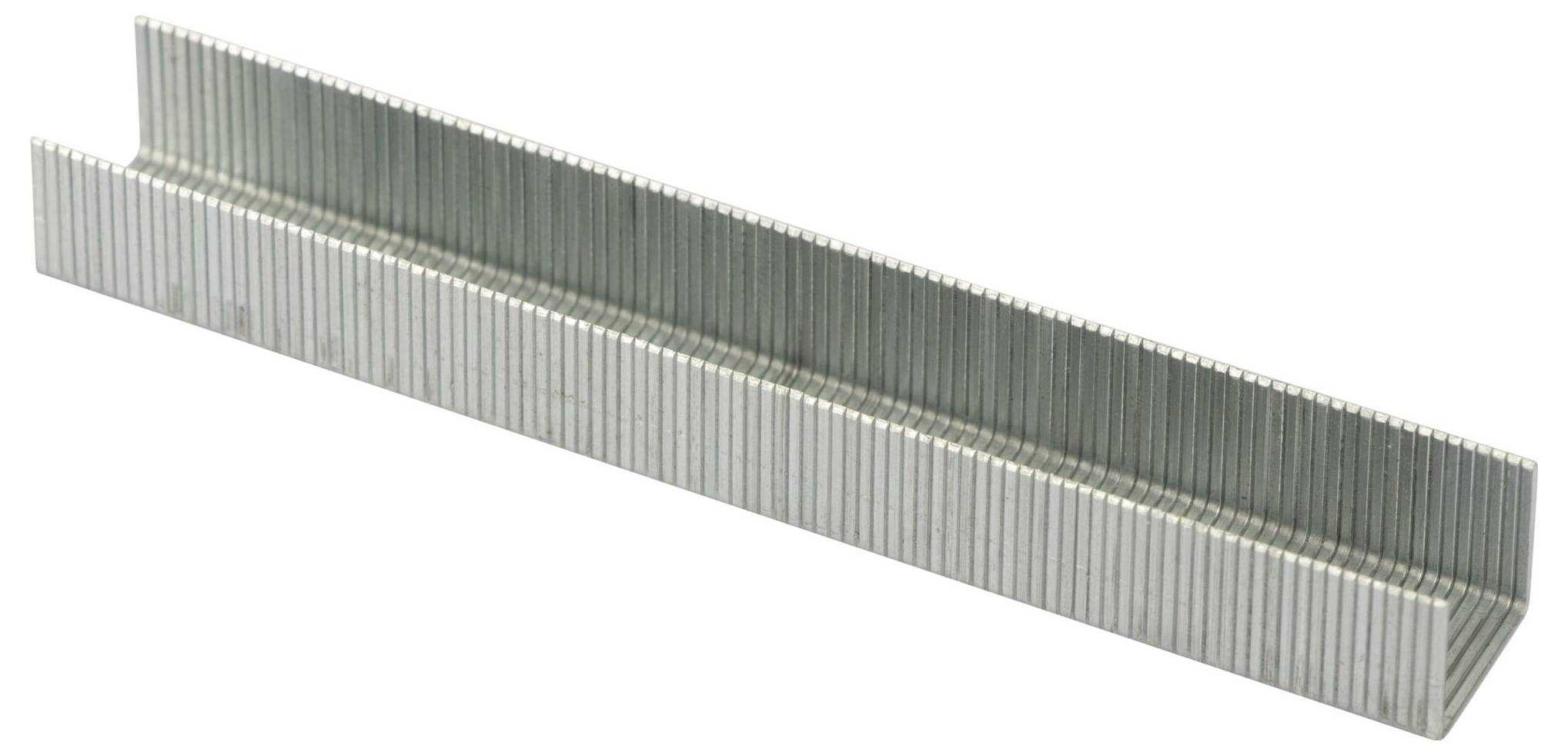 Pasek srebrnych zszywek, gotowy do włożenia do zszywacza.